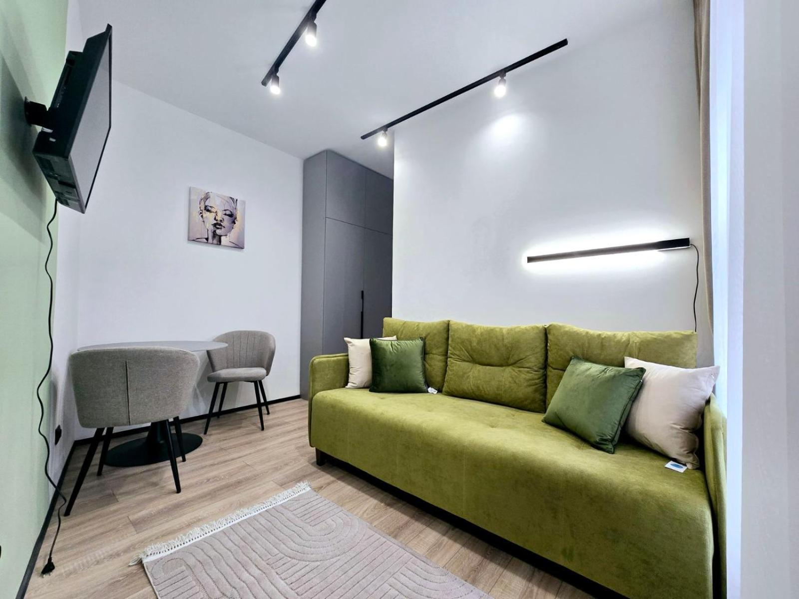 Apartment In The City Center Near The Park ลวีฟ ภายนอก รูปภาพ